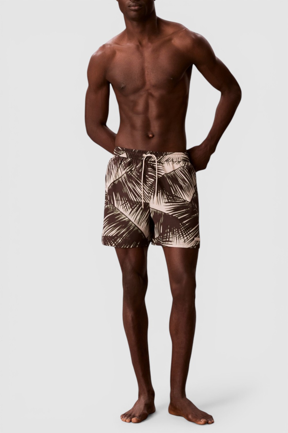 תמונת כל הלוק של מכנסי בגד ים